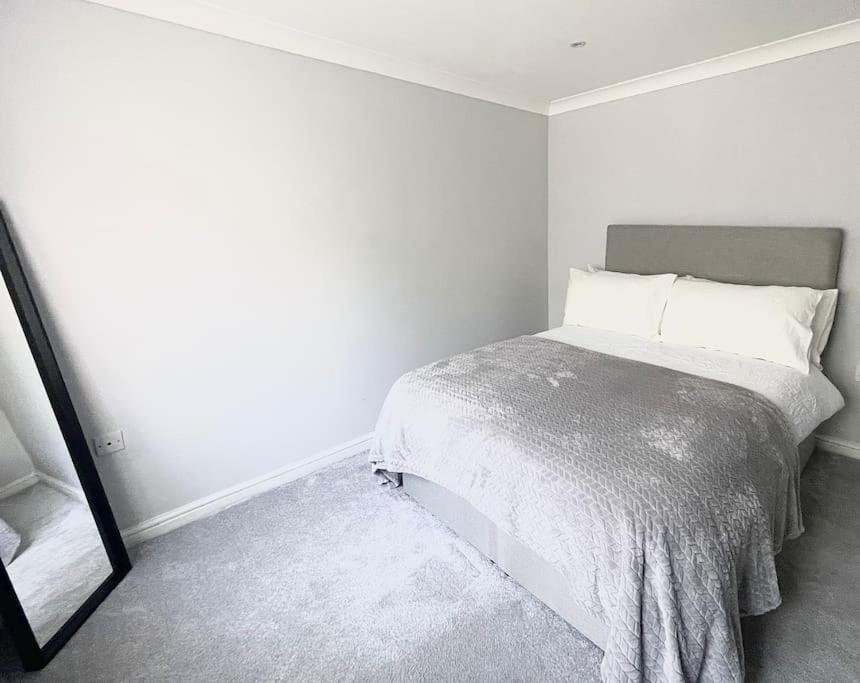 Lovely 1 Bed Apartment, 15Mins From Central London Eksteriør billede